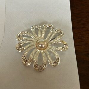 Vintage silver daisy with stones and a pearl in the center